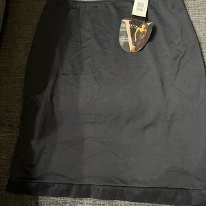 Vassarette Black half slip  size XL. All over smoothing. 18” length.